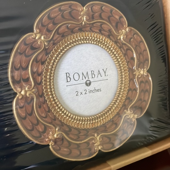 SET/3 FRAMES BOMBAY COMPANY Set of 3 Enameled Flower Frames, New in sealed box - Picture 5 of 12